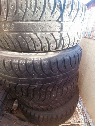 Bridgestone Ice Cruiser 7000 215/60 R17