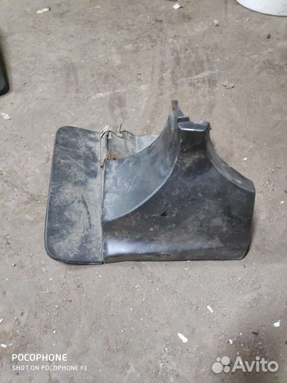 Брызговик левый Toyota Land Cruiser Prado 120