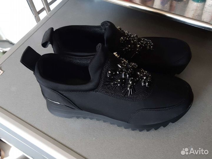 Кроссовки женские 36 размер бу,одевала пару раз,мо