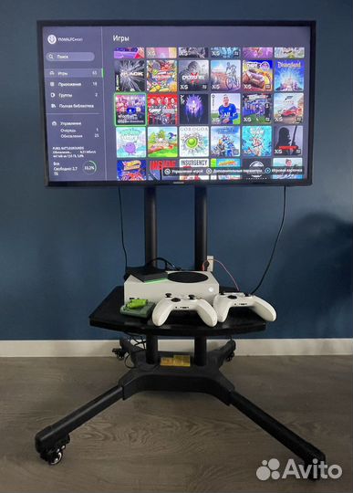 Xbox series s с жестким диском, стойкой и тв