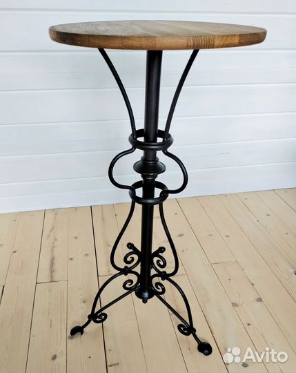 Декоративный столик