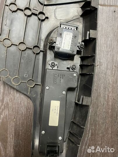 Панель управления пер. левой сидений Audi Q7