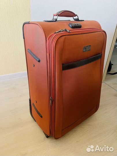 Чемодан на колесах большой