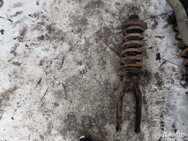 Стойка передняя правая kia sportage 1