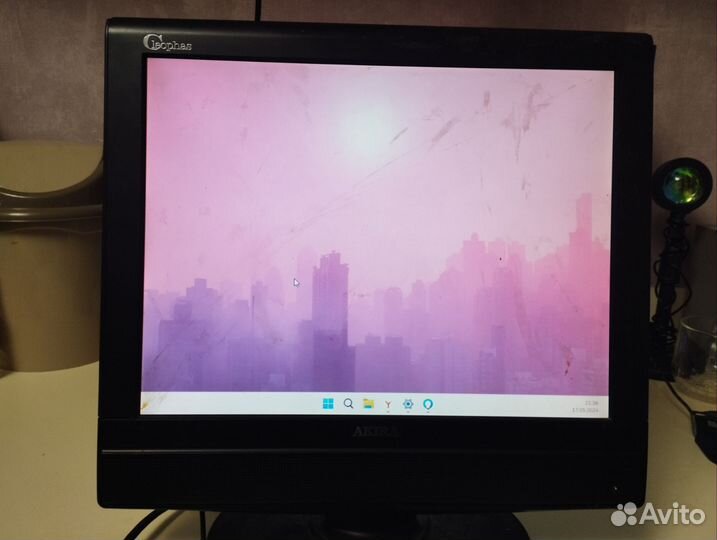 Телевизор / монитор Akira