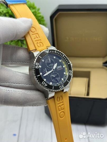 Мужские наручные часы на каучуковом браслете