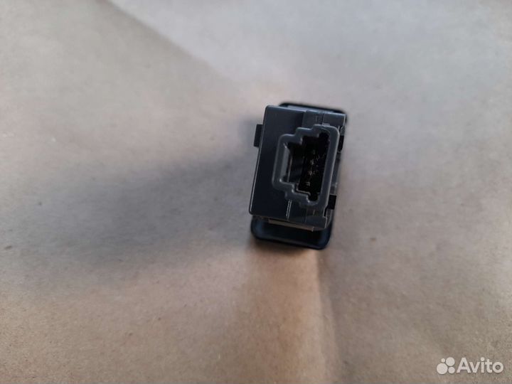 Кнопка аварийной сигнализации Toyota Corolla E15