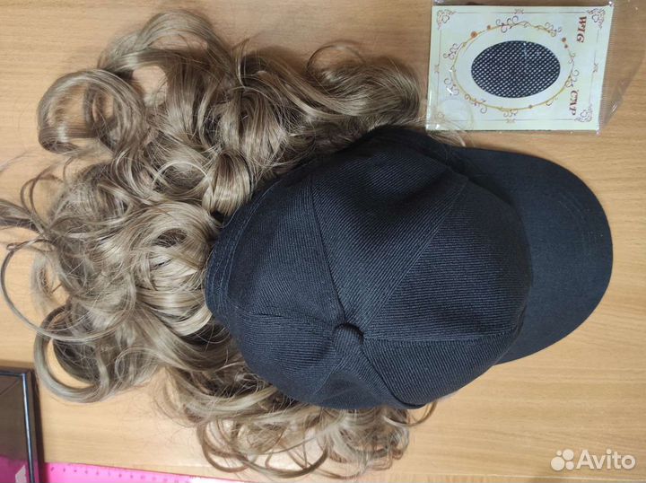 Парик с бейсболкой