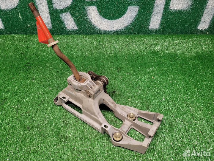 Кулиса кпп на Toyota Avensis 1