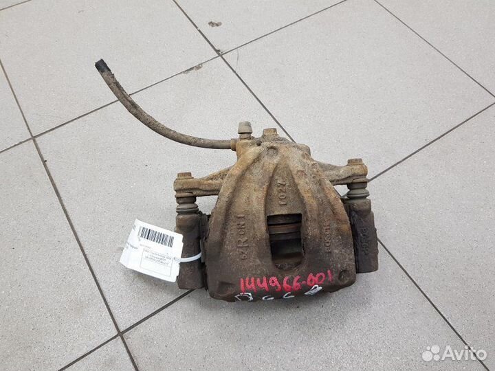 Суппорт тормозной передний правый Toyota Avensis