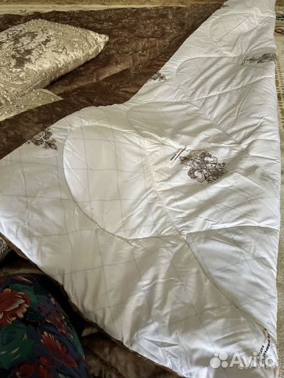 Одеяло с подушками