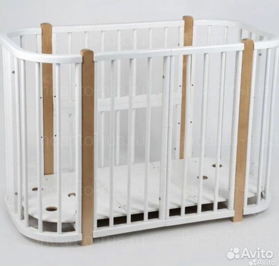 Детская кроватка с маятником и двумя матрасами