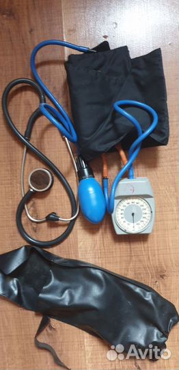 Стетоскоп и измеритель давления ручной тонометр