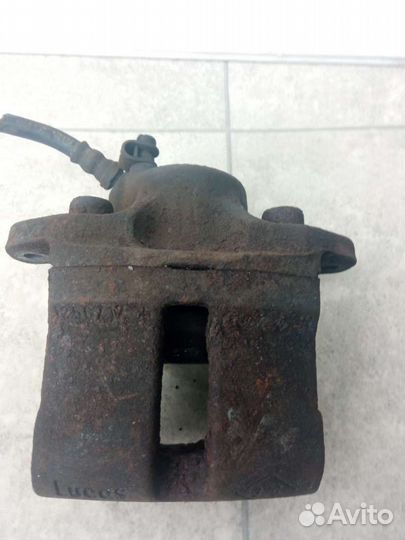 Суппорт тормозной передний правый Renault 19 2