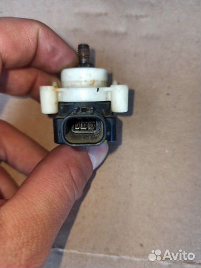 Датчик положения кузова Toyota Camry