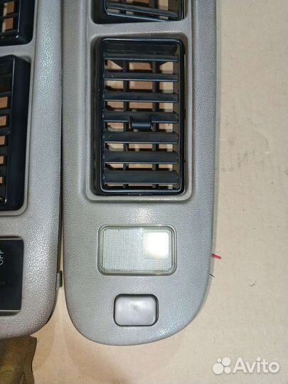 Дефлектор верхнего отопителя Toyota Hiace 1996г