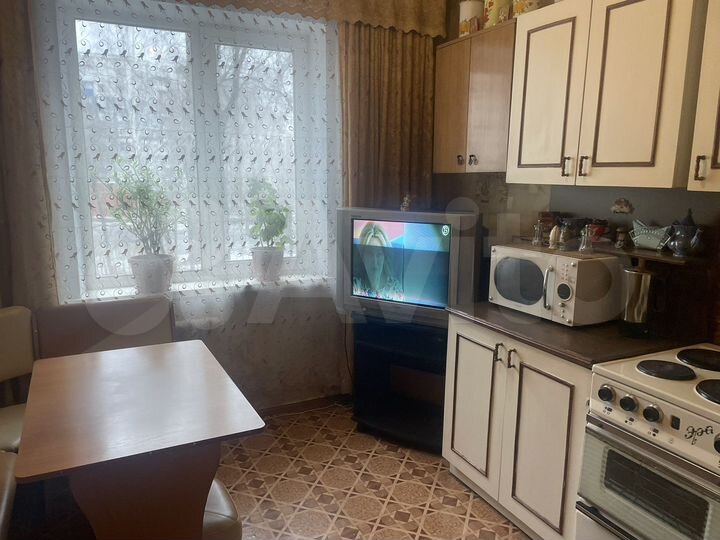 2-к. квартира, 50 м², 1/9 эт.