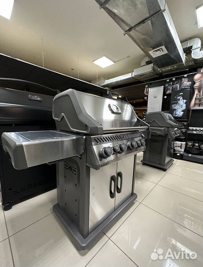Газовый гриль Napoleon Rogue 525 SE