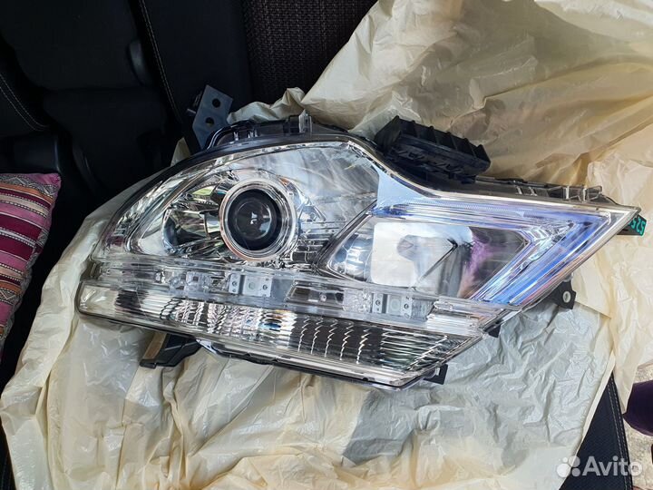 Фара передняя левая на nissan serena c26