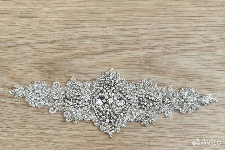 Украшение расшитое бисером и стразами