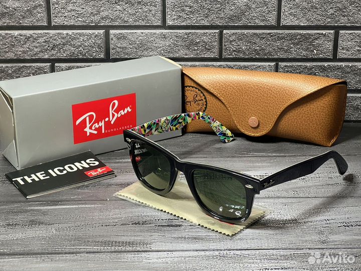 Солнцезащитные очки Ray-Ban Wayfarer