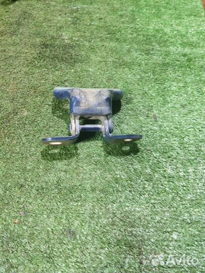 Петля двери задняя правая Hyundai Accent 2