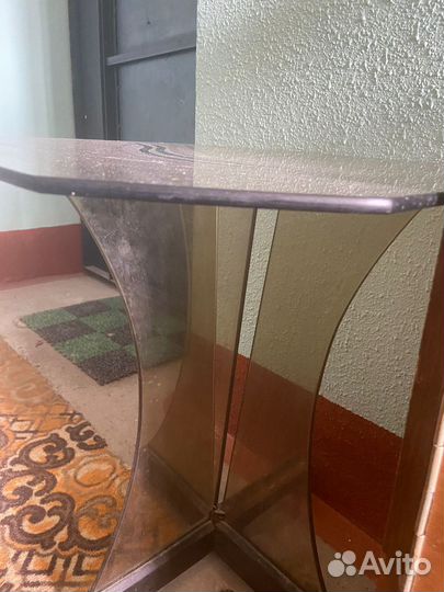 Столик стеклянный