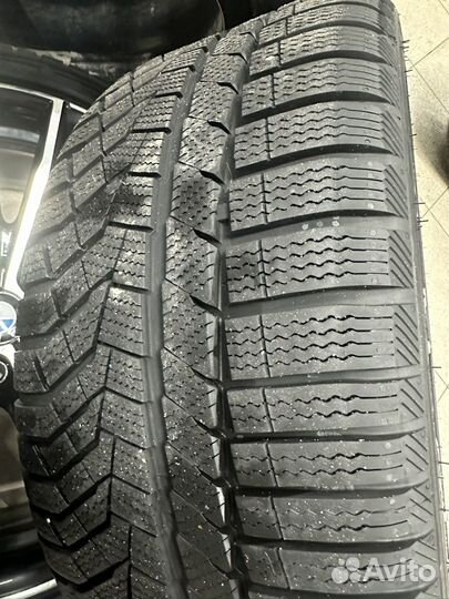 Sailun Ice Blazer Alpine EVO1 225/40 R19 и 255/35 R19 93W