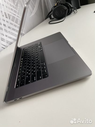 MacBook Pro 16 i9 2.4GHz 64GB 1TB