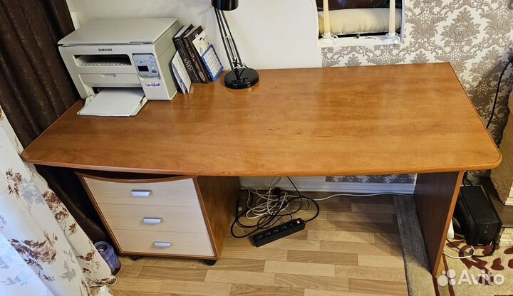 Письменный стол