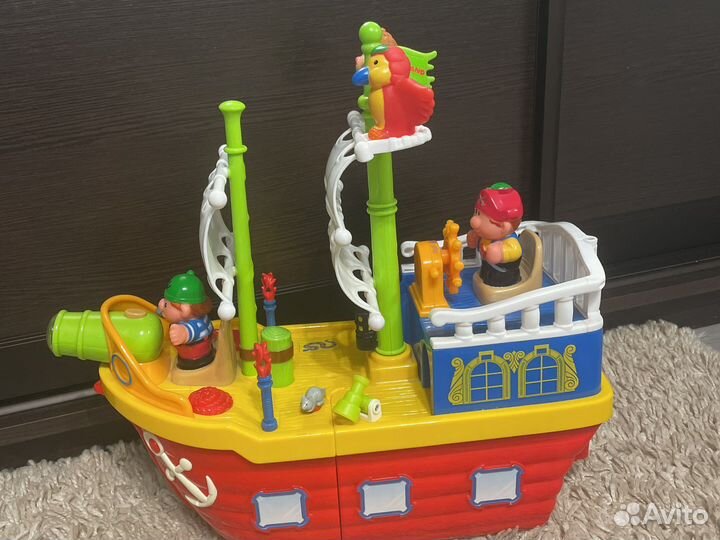 Корабль игрушка