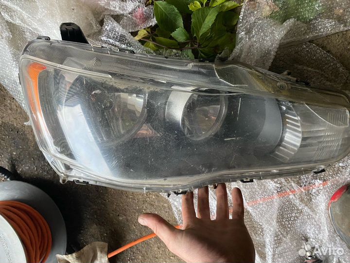 Фары на mitsubishi lancer 10