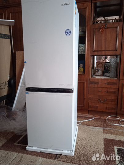 Холодильник двухкамерный новый