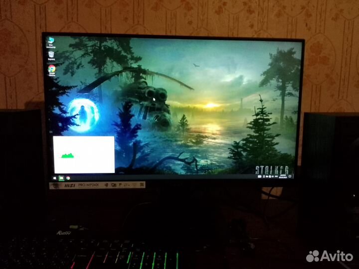 Мощный игровой компьютер с монитором