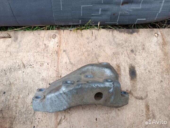 Кронштейн АКПП VW Tiguan 2.0 3c0199117j