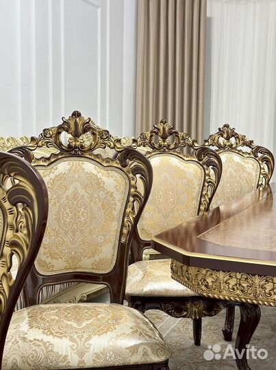 Стол и стулья в гостиную. В наличии