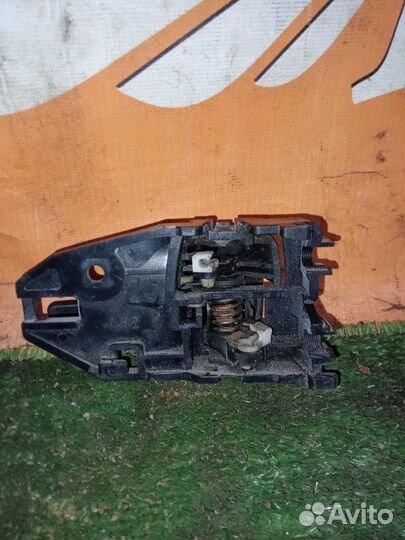 Ручка двери внутренняя задняя левая Mitsubishi