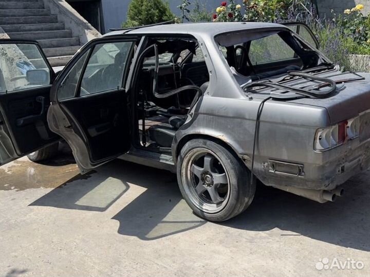 BMW 3 e30 на разбор разборка по частям