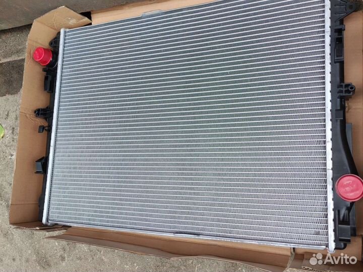 Радиатор охлаждения двигателя Mercedes W213