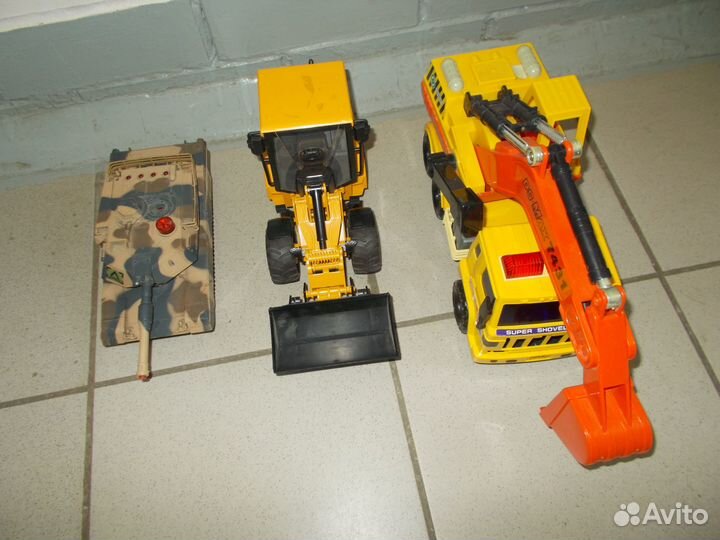 Детские игрушки машина и танк бу