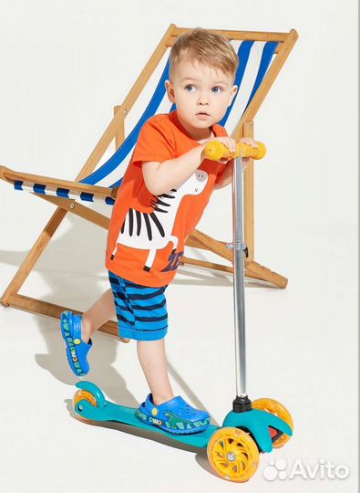 Самокат трехколесный, колеса светятся, новый