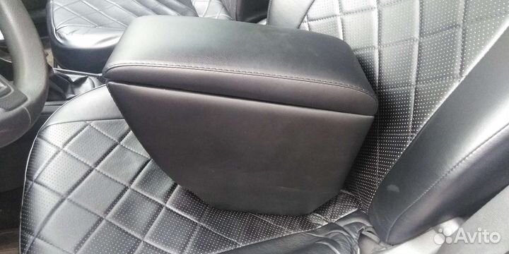 Подлокотник на skoda rapid