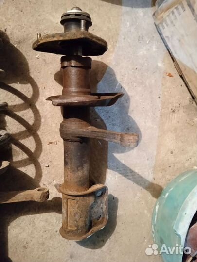 Стойки передние на автомобиль Лада-Калина