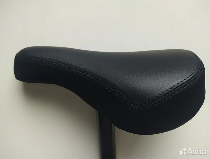 Велосипедное седло Новое + грипсы
