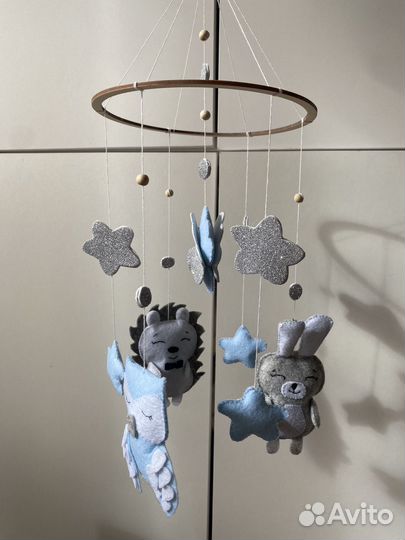 Мобиль на кроватку из фетра