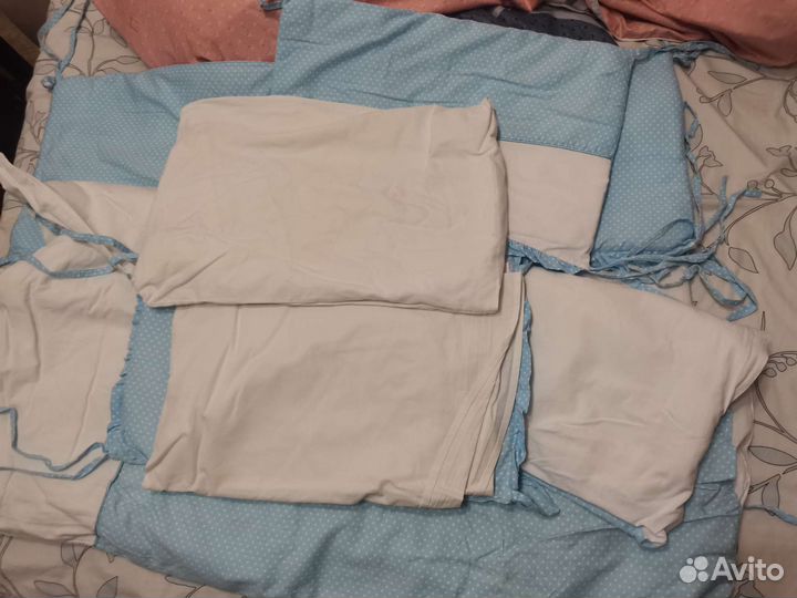 Бортики и одеяло в кроватку