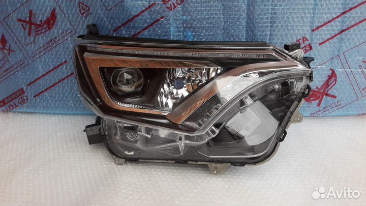Фара правая LED Toyota RAV 4 2016-2019