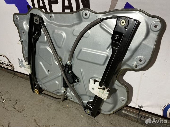 Передний левый стеклоподъемник Nissan Teana J32