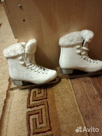 Коньки фигурные женские 40 размер