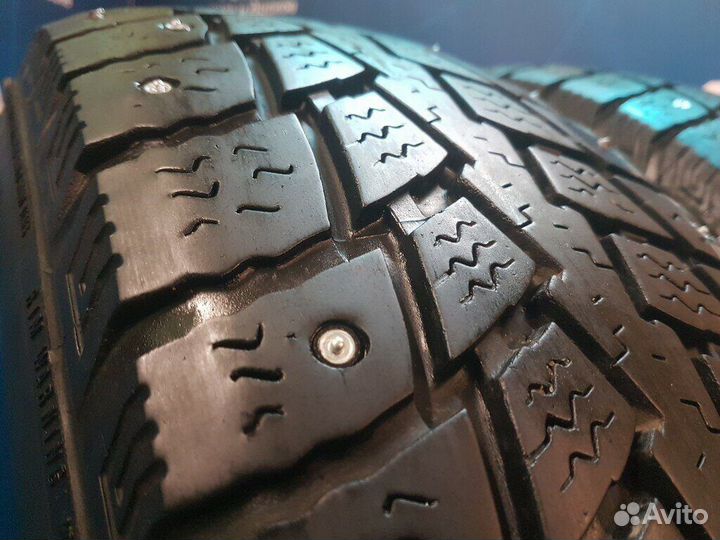 Kumho I'Zen Stud Snow KW11 225/75 R16